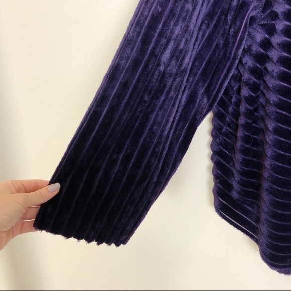 New Vince Camuto Asymmetrical Velvet Burnout Velour Top in Blackberry Purple - Picture 5 of 11